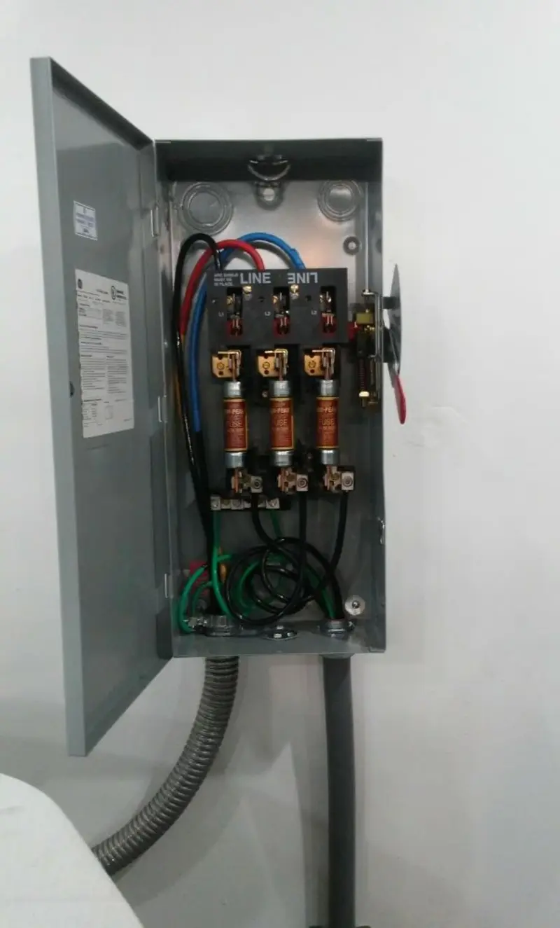 Three-phase disconnect switch installed for Smoke Detector Installation in Hermiston
